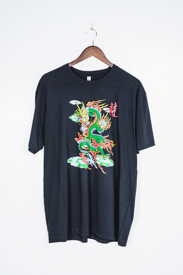 plus-size-resale-vintage-clothing-t-shirt-dragon-front