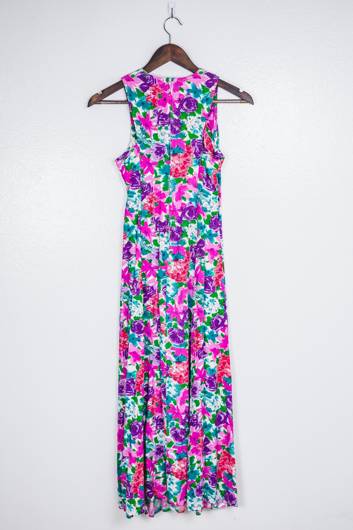 vintage-90s-sleeveless-floral-v-neck-midi-dress-back