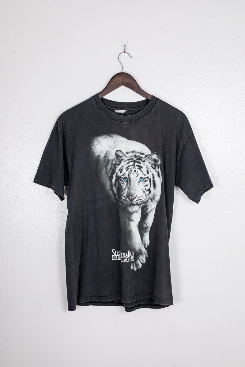 vintage-90s-black-faded-white-tiger-with-blue-eyes-t-shirt-front