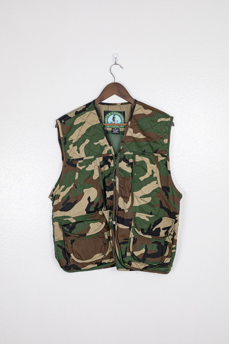 camo-vest-with-zip-closure-and-tons-of-pockets-front