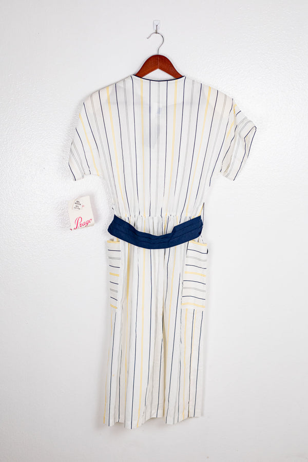 vintage-80s-90s-white-with-blue-yellow-gray-striped-back